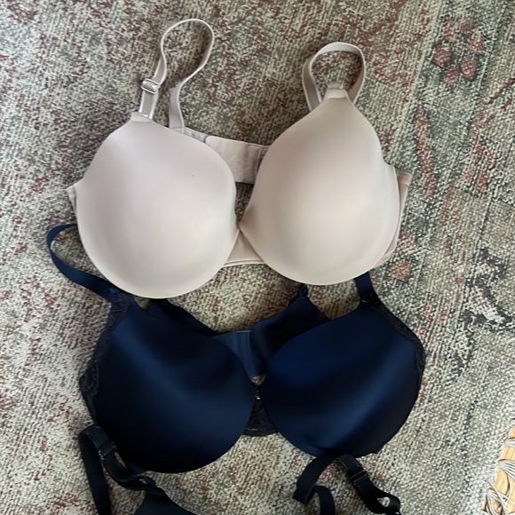 38C bras gently worn - Picture 3 of 3